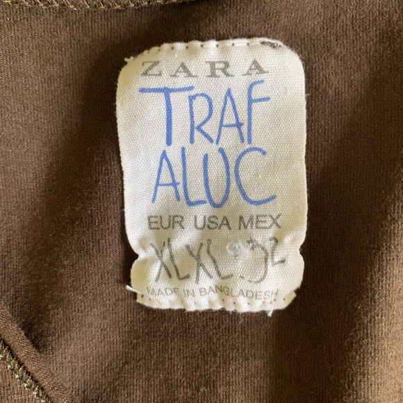 Zara 95% cotton dark brown top with cap style short sleeves deep roundish V beck - Picture 6 of 7